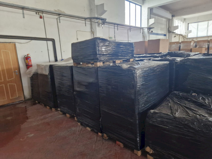 Οι αποθήκες του κυκλώματος λαθρεμπορίας καπνού: Κατασχέθηκαν όπλα και μετρητά, 25 συλλήψεις, δείτε βίντεο και φωτογραφίες