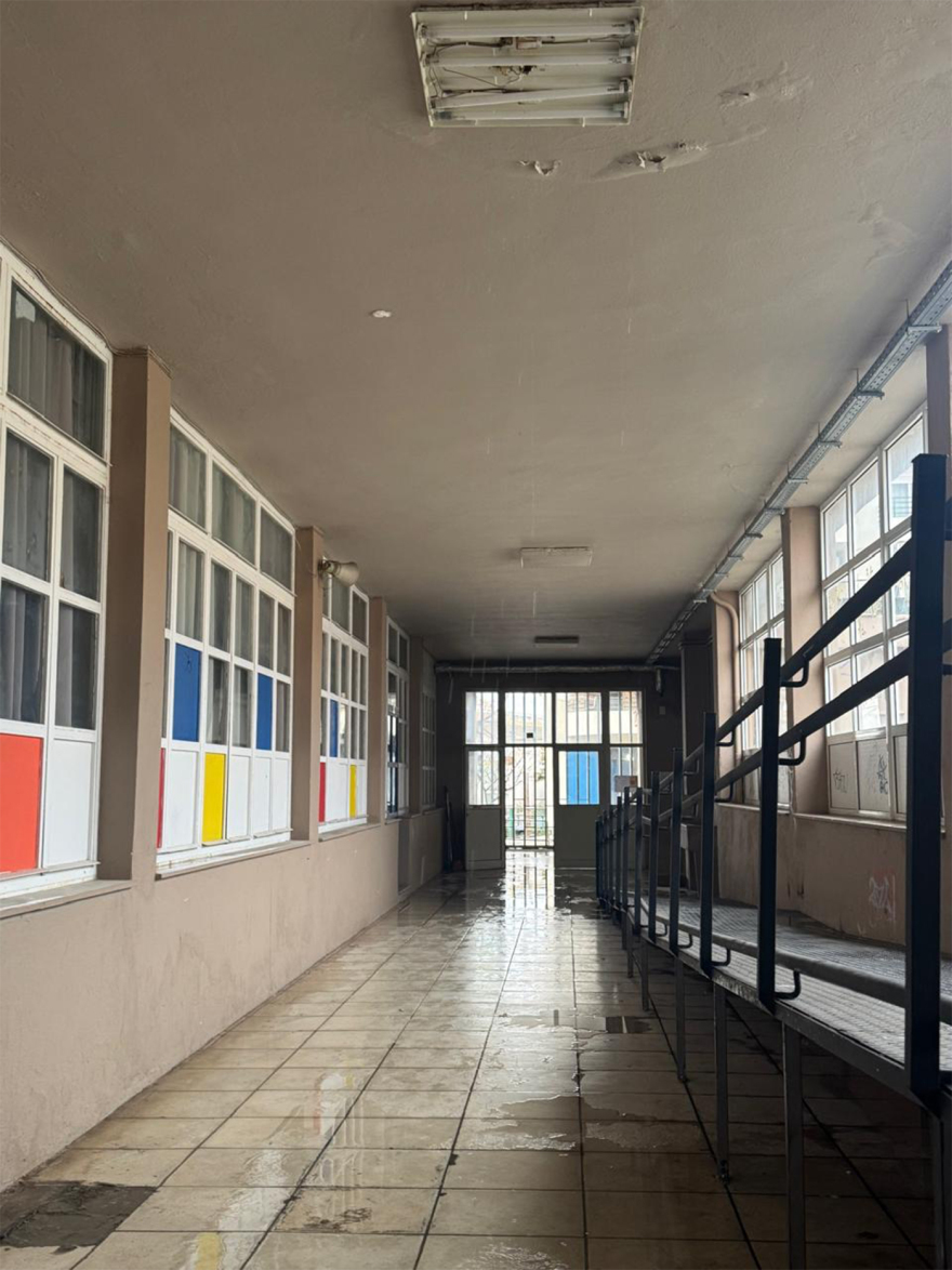 Άθλιες συνθήκες στο ΕΠΑΛ Αλεξανδρούπολης με σπασμένες εγκαταστάσεις και νερά που λιμνάζουν, δείτε βίντεο 
