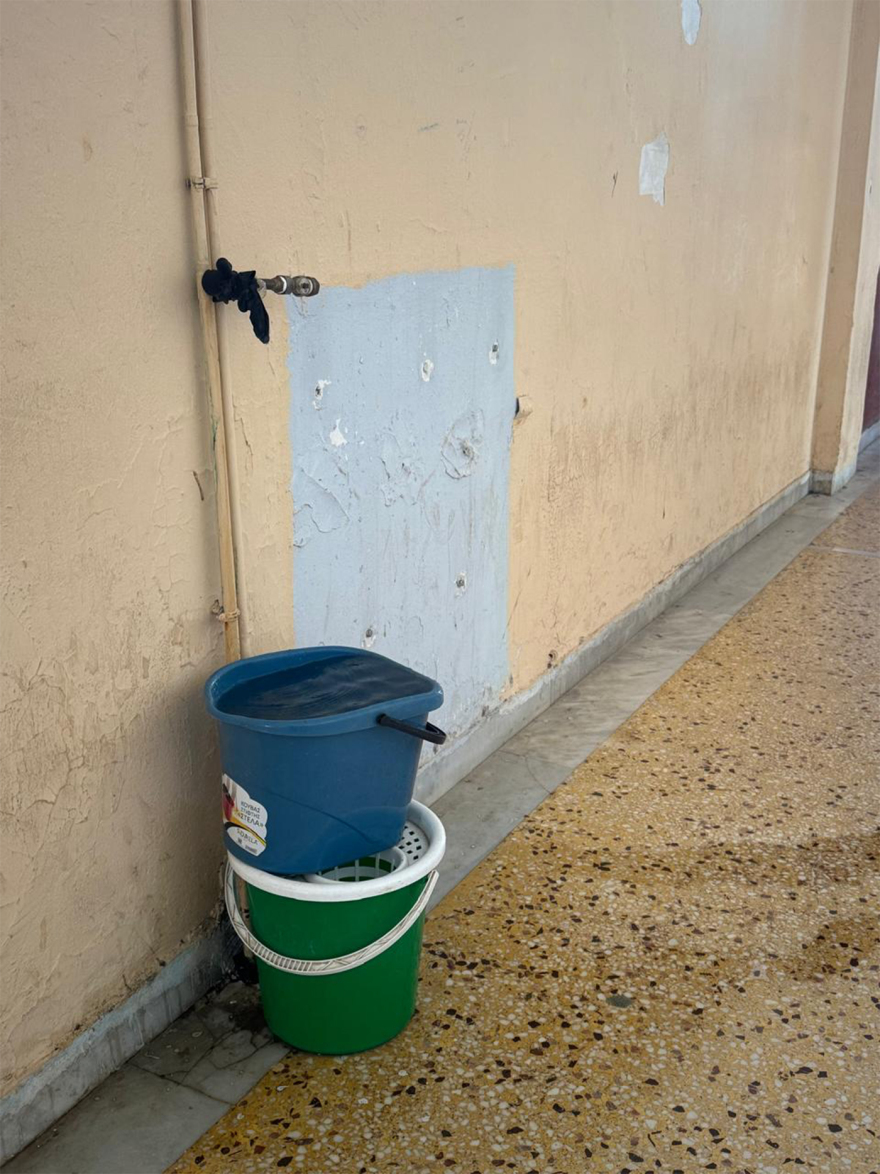 Άθλιες συνθήκες στο ΕΠΑΛ Αλεξανδρούπολης με σπασμένες εγκαταστάσεις και νερά που λιμνάζουν, δείτε βίντεο 
