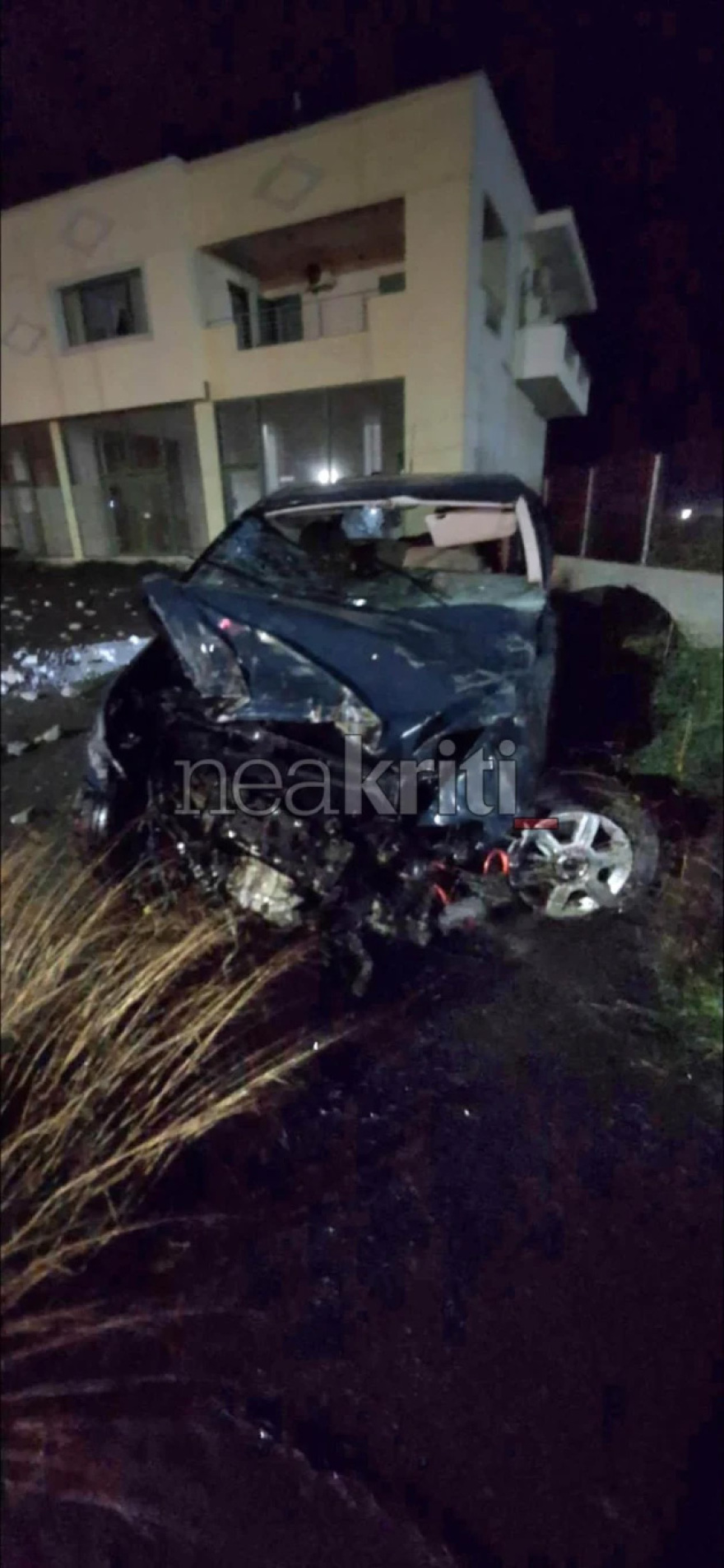 Αυτοκίνητο έπεσε σε τοίχο στον Άγιο Νικόλαο, τραυματίστηκαν τρεις νεαροί