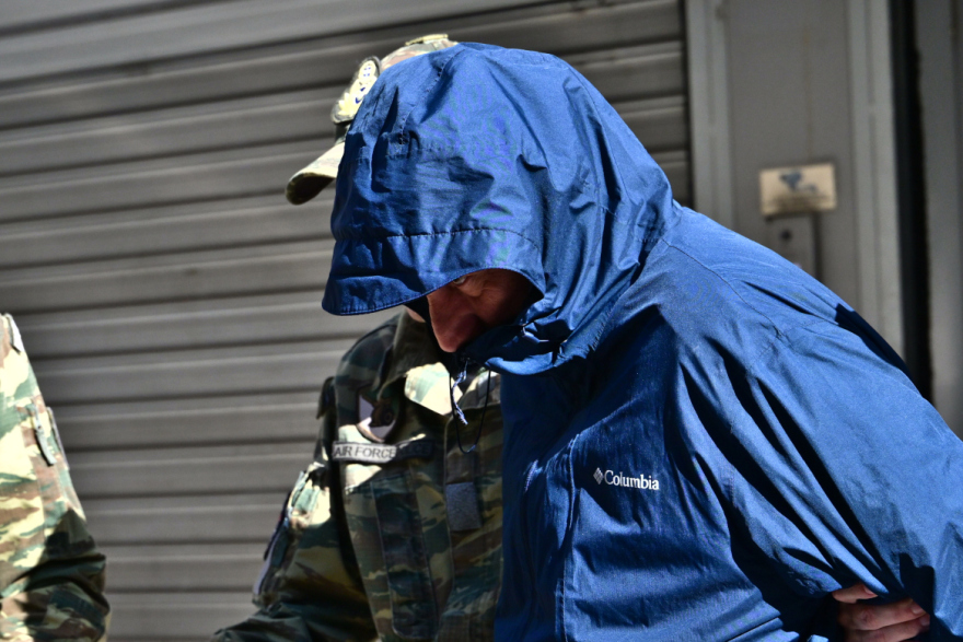 Προθεσμία για να απολογηθεί πήρε ο σμήναρχος κατάσκοπος: «Είναι ψύχραιμος, πιστεύει θα αποδοθεί δικαιοσύνη» λέει ο συνήγορος του