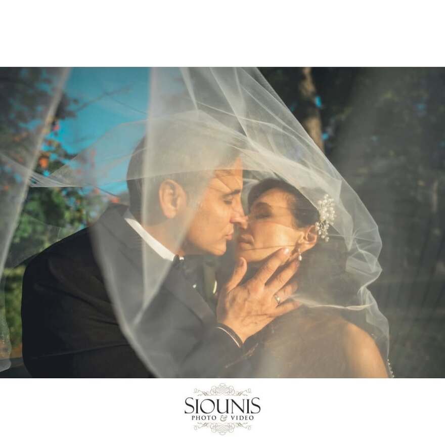 Η Μάρω Λύτρα ανέβασε φωτογραφίες με τον σύζυγό της από τον γάμο τους