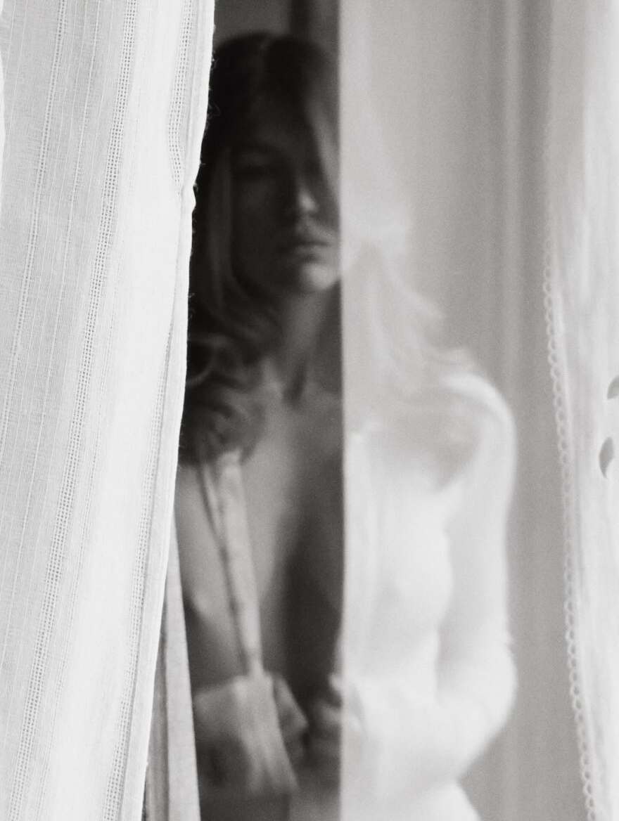 Η Κλέλια Ανδριολάτου πόζαρε με λευκό κορμάκι στο Instagram