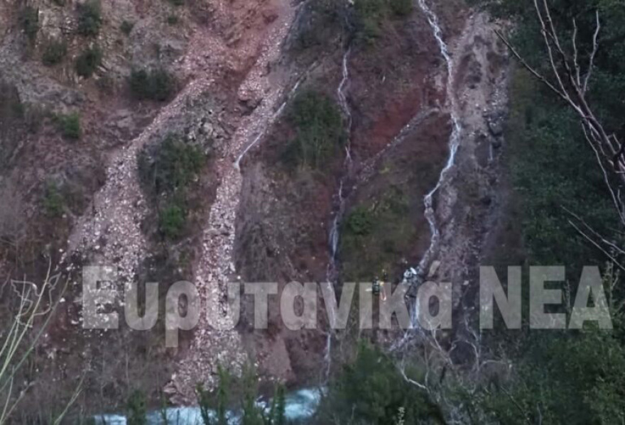 Τροχαίο στην Ευρυτανία: ΙΧ έπεσε σε γκρεμό 300 μέτρων, δείτε φωτογραφίες