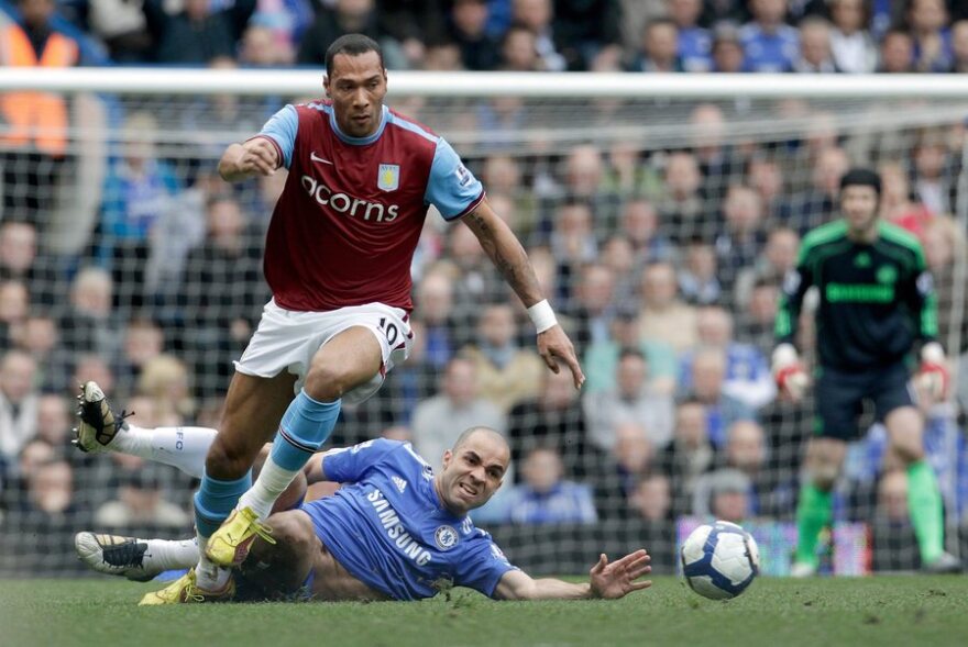 &Tau;&zeta;&omicron;&nu; &Kappa;ά&rho;&iota;&omicron;&upsilon;: &Omicron; &pi;&alpha;&lambda;&alpha;ί&mu;&alpha;&chi;&omicron;&sigmaf; &Nu;&omicron;&rho;&beta;&eta;&gamma;ό&sigmaf; &pi;&omicron;&delta;&omicron;&sigma;&phi;&alpha;&iota;&rho;&iota;&sigma;&tau;ή&sigmaf; έ&gamma;&iota;&nu;&epsilon; &eta;&theta;&omicron;&pi;&omicron;&iota;ό&sigmaf; &kappa;&alpha;&iota; &theta;έ&lambda;&epsilon;&iota; &nu;&alpha; &pi;&alpha;ί&xi;&epsilon;&iota; &tau;&omicron;&nu; &kappa;&alpha;&kappa;ό &sigma;&epsilon; &tau;&alpha;&iota;&nu;ί&alpha; &tau;&omicron;&upsilon; &Tau;&zeta;έ&iota;&mu;&sigmaf; &Mu;&pi;&omicron;&nu;&tau;