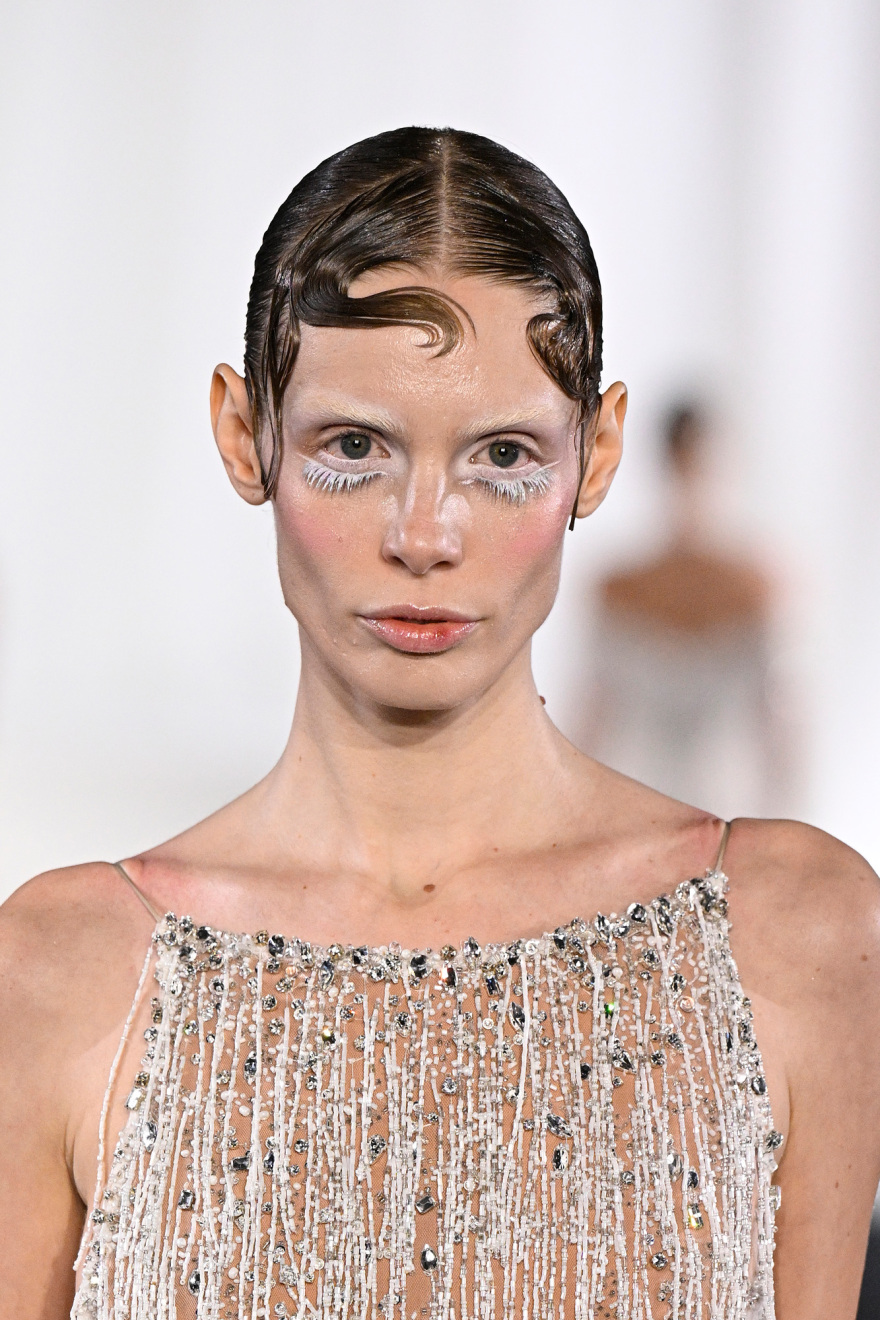 Σίλια Κριθαριώτη: Το Παρίσι είπε «Bienvenue» στην ελληνική υψηλή ραπτική
