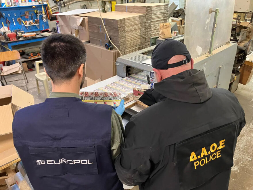 Κινέζος, καρούμπαλο, τσουβάλια: Πώς δρούσε το κύκλωμα με τα λαθραία τσιγάρα και οι κωδικές ονομασίες - Ζημιά εκατομμυρίων ευρώ για το Δημόσιο