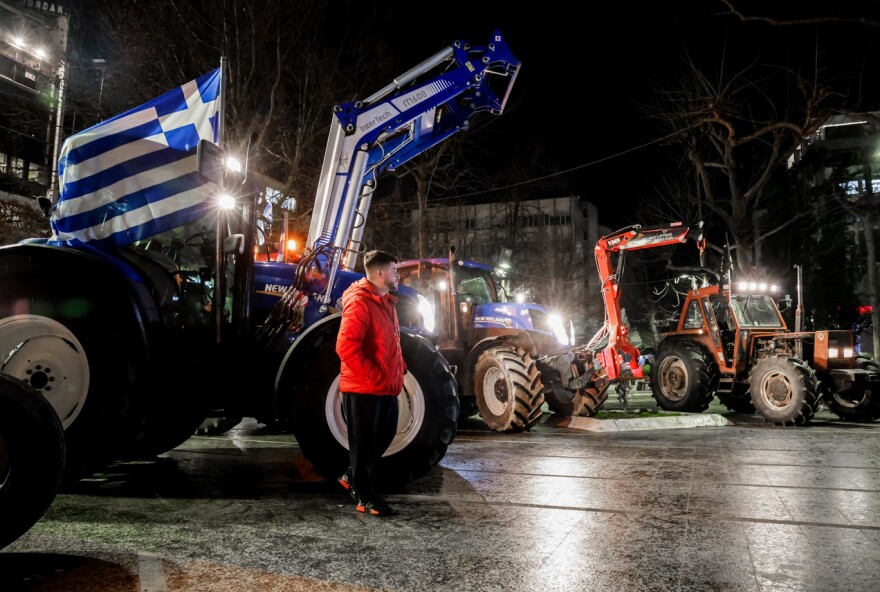 Συλλαλητήριο και πορεία με τρακτέρ αγροτών στο κέντρο της Λάρισας: Δείτε βίντεο και φωτογραφίες