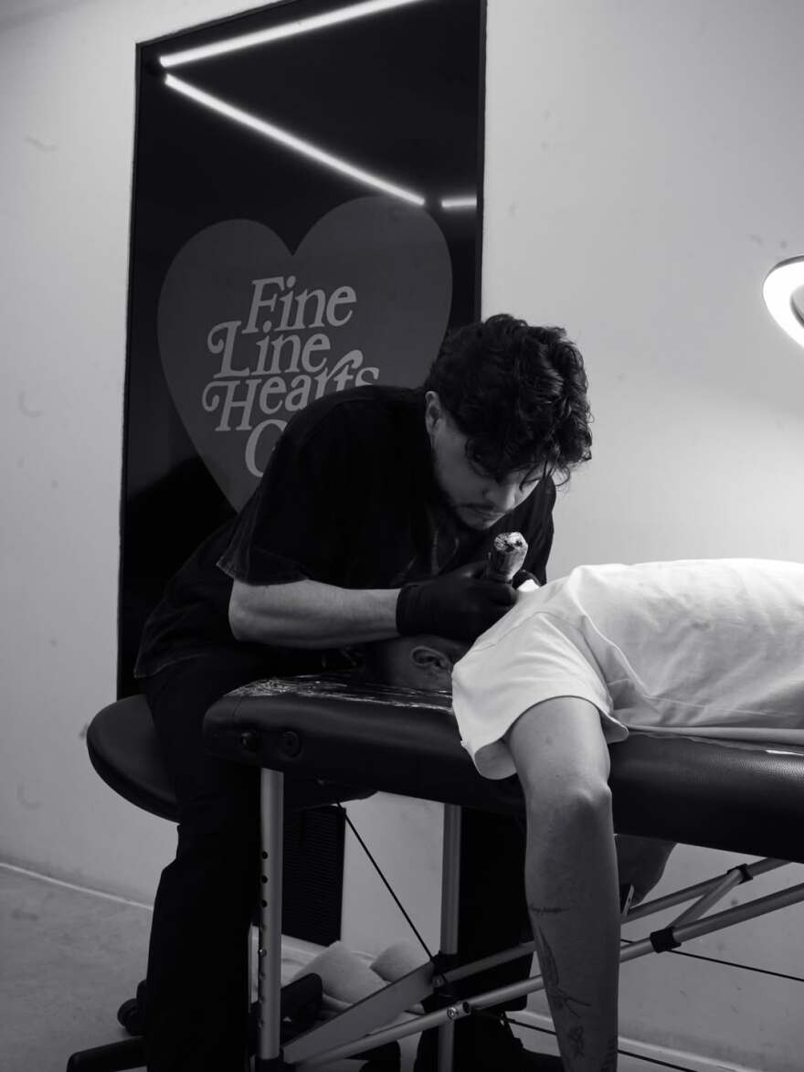 Ο Ρομέο Μπέκαμ έκανε τατουάζ για την οικογένειά του, ενώ ο Μπρούκλιν καλύπτει τα δικά του