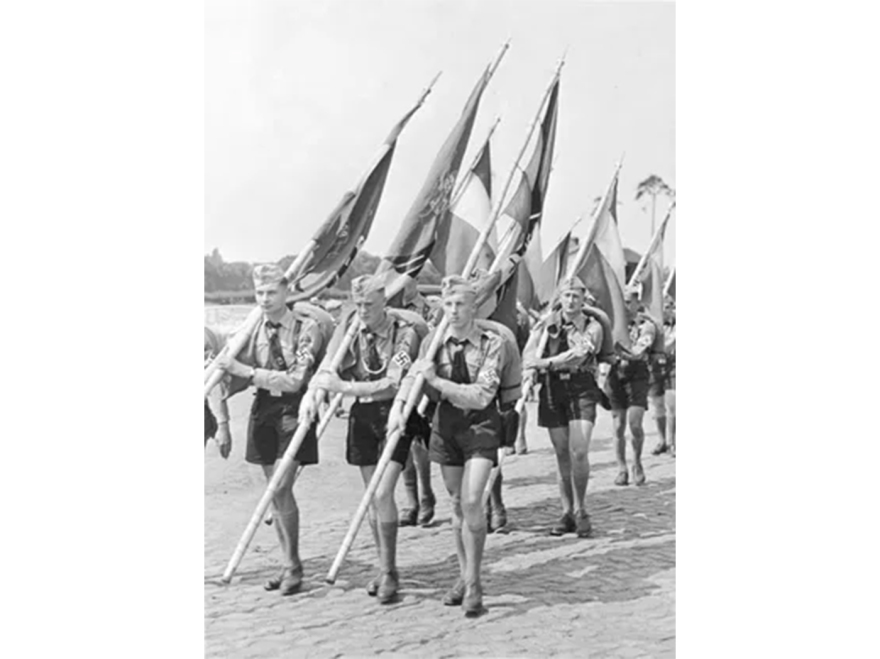 Πώς η χιτλερική νεολαία στρατολογούσε παιδιά που ως την εφηβεία τους είχαν εξελιχθεί σε στυγερούς εγκληματίες 