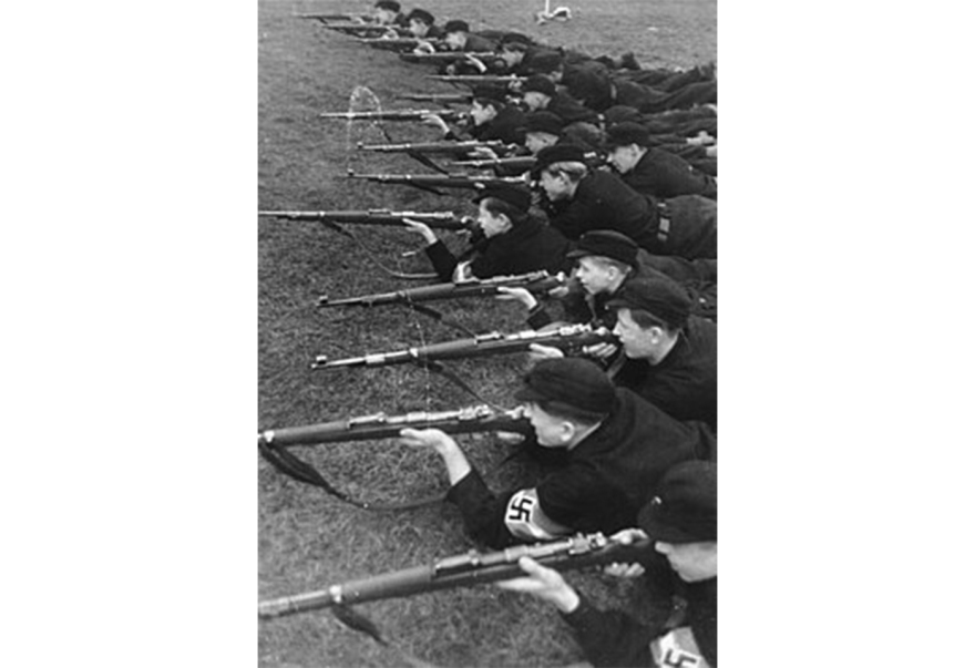 Πώς η χιτλερική νεολαία στρατολογούσε παιδιά που ως την εφηβεία τους είχαν εξελιχθεί σε στυγερούς εγκληματίες 