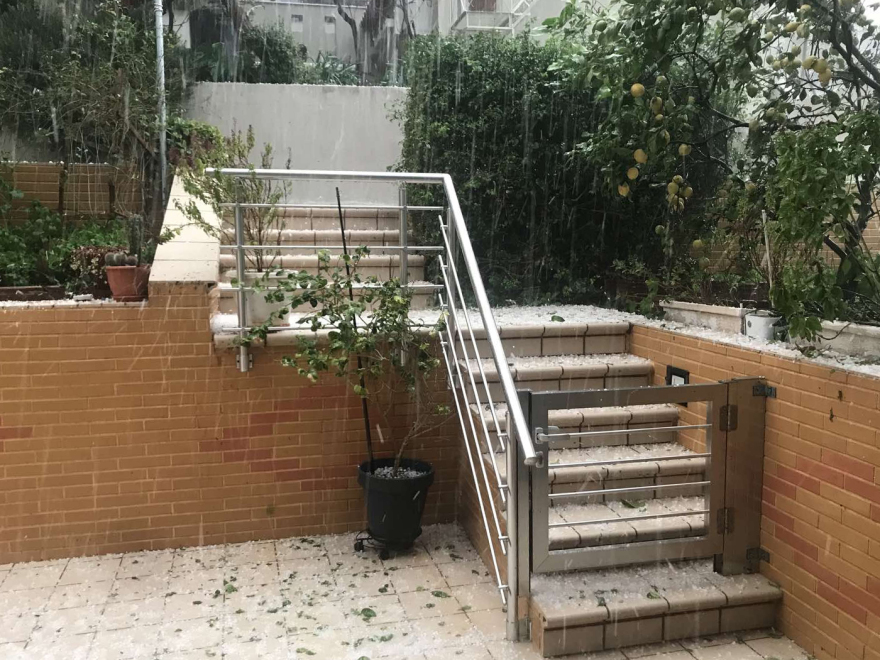 Έντονη χαλαζόπτωση και πλημμύρες στη Χίο, δείτε βίντεο και φωτογραφίες
