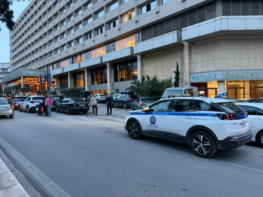 Τηλεφώνημα για βόμβα στο ξενοδοχείο Divani Caravel, δείτε βίντεο και φωτογραφίες