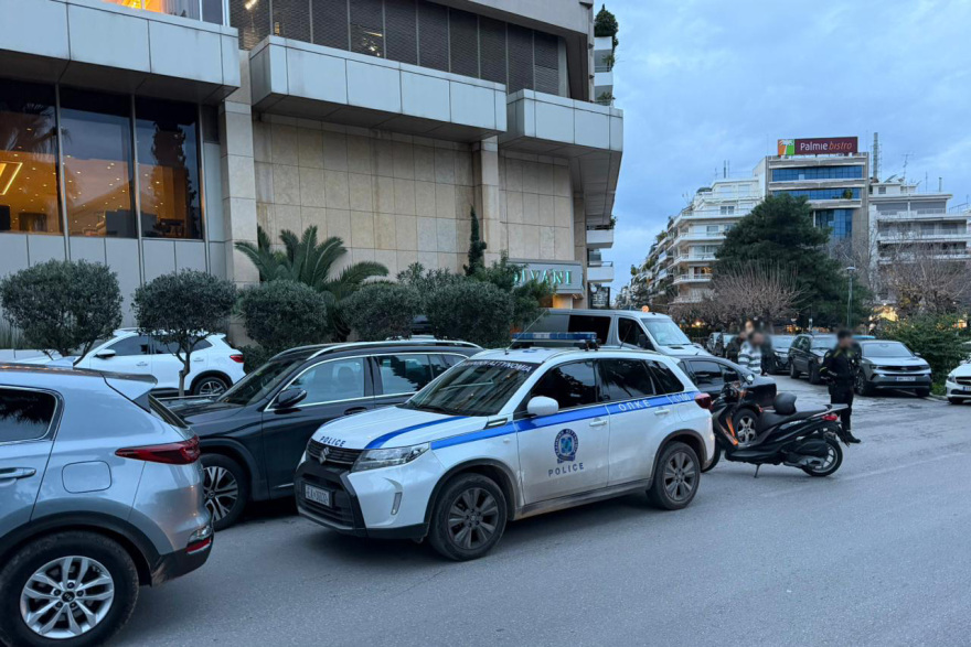 Τηλεφώνημα για βόμβα στο ξενοδοχείο Divani Caravel, δείτε βίντεο και φωτογραφίες