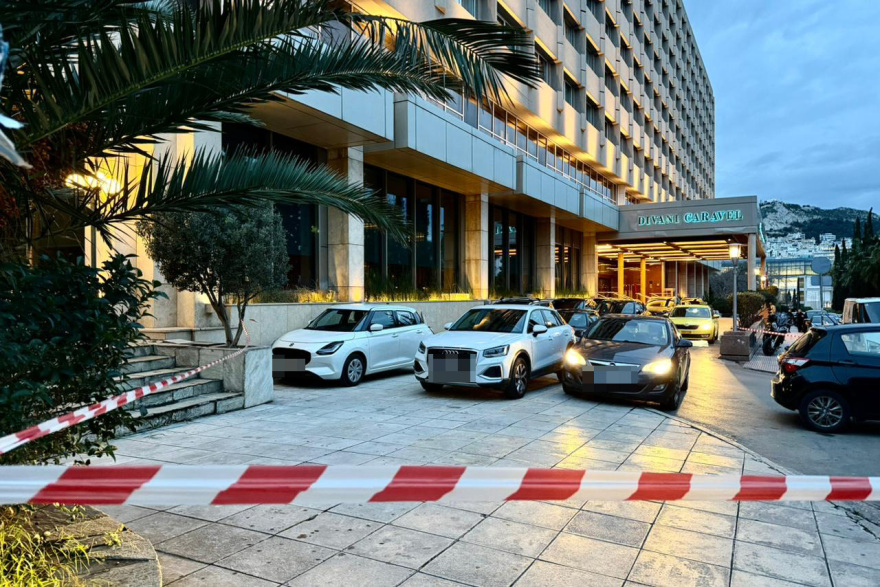 Τηλεφώνημα για βόμβα στο ξενοδοχείο Divani Caravel, δείτε βίντεο και φωτογραφίες