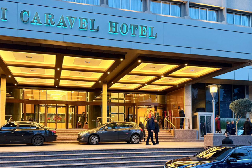 Τηλεφώνημα για βόμβα στο ξενοδοχείο Divani Caravel, δείτε βίντεο και φωτογραφίες