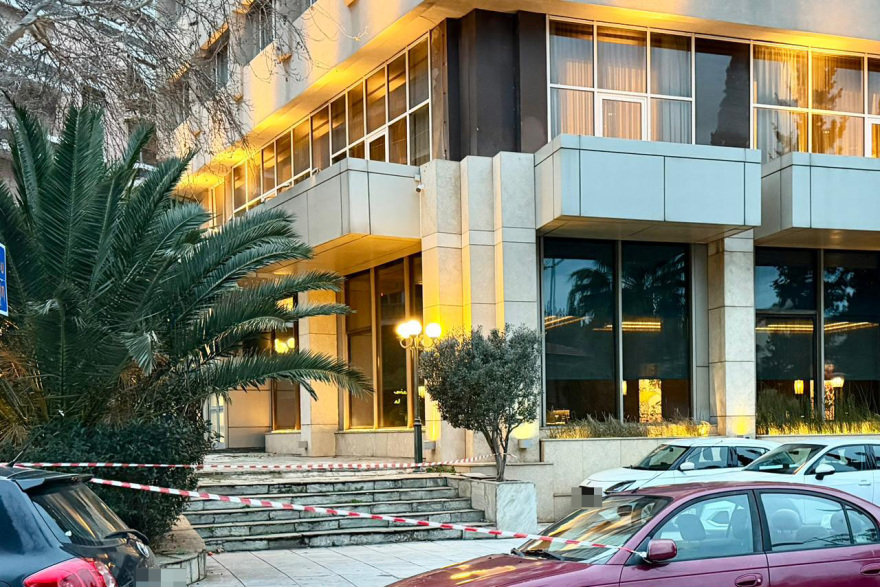 Τηλεφώνημα για βόμβα στο ξενοδοχείο Divani Caravel, δείτε βίντεο και φωτογραφίες