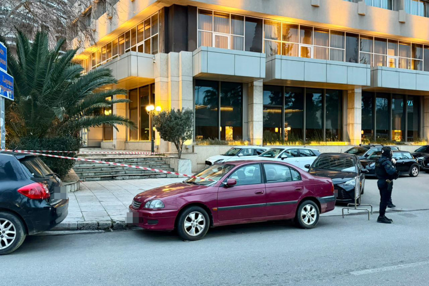 Τηλεφώνημα για βόμβα στο ξενοδοχείο Divani Caravel, δείτε βίντεο και φωτογραφίες