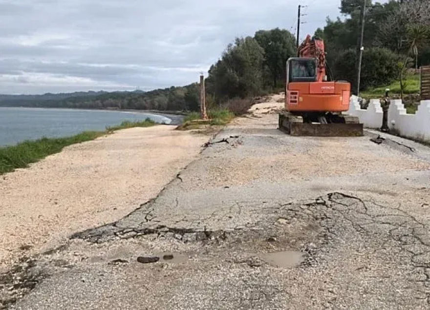 Στο έλεος της κακοκαιρίας η Πρέβεζα με κατολισθήσεις και πλημμύρες, στον «αέρα» ολόκληρο κατάστημα λόγω διάβρωσης του εδάφους