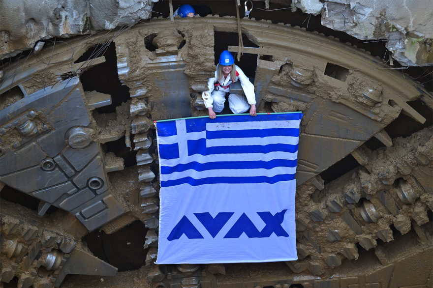 Με το Break on through των Doors και χειροκροτήματα ο μετροπόντικας Αθηνά στον Ευαγγελισμό για την επέκταση της γραμμής 4, βίντεο και φωτογραφίες