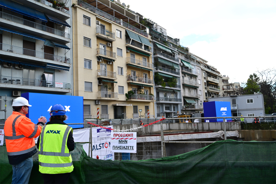 Με το Break on through των Doors και χειροκροτήματα ο μετροπόντικας Αθηνά στον Ευαγγελισμό για την επέκταση της γραμμής 4, βίντεο και φωτογραφίες
