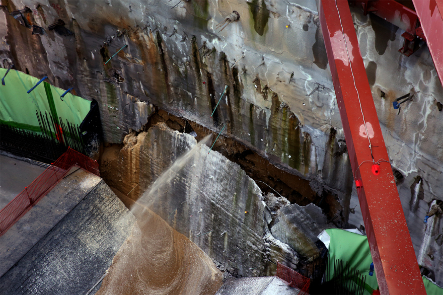 Με το Break on through των Doors και χειροκροτήματα ο μετροπόντικας Αθηνά στον Ευαγγελισμό για την επέκταση της γραμμής 4, βίντεο και φωτογραφίες