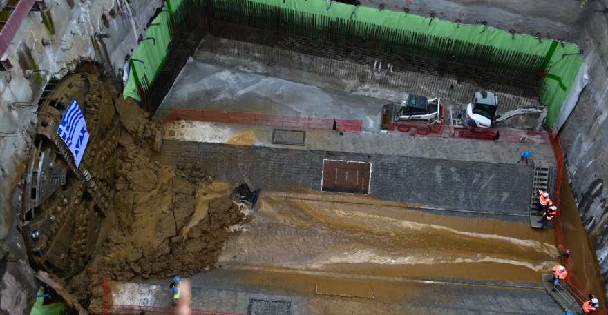 Με το Break on through των Doors και χειροκροτήματα ο μετροπόντικας Αθηνά στον Ευαγγελισμό για την επέκταση της γραμμής 4, βίντεο και φωτογραφίες