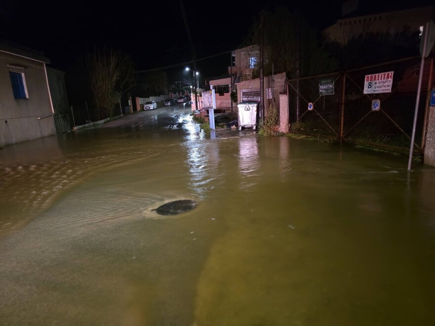 Νέες πλημμύρες σε Χίο και Κρήτη: Ποτάμια οι δρόμοι, κατολισθήσεις και πτώσεις δέντρων, δείτε εικόνες
