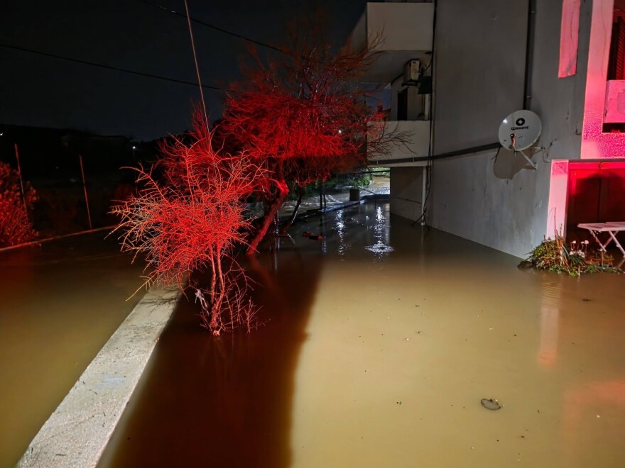 Νέες πλημμύρες σε Χίο και Κρήτη: Ποτάμια οι δρόμοι, κατολισθήσεις και πτώσεις δέντρων, δείτε εικόνες
