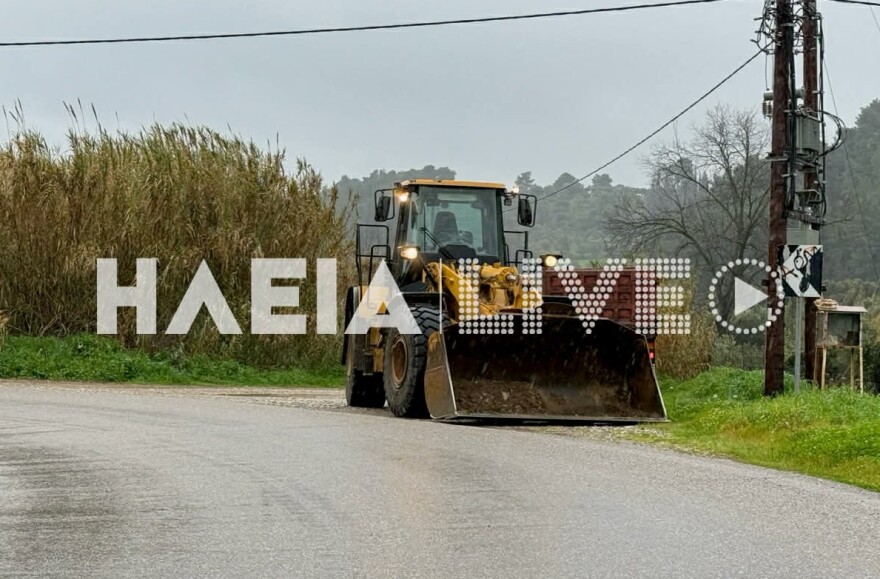 Εκκενώθηκαν δέκα σπίτια στο Κατάκολο μετά από αποκόλληση βράχου,  έσπασαν αναχώματα στον Αλφειό