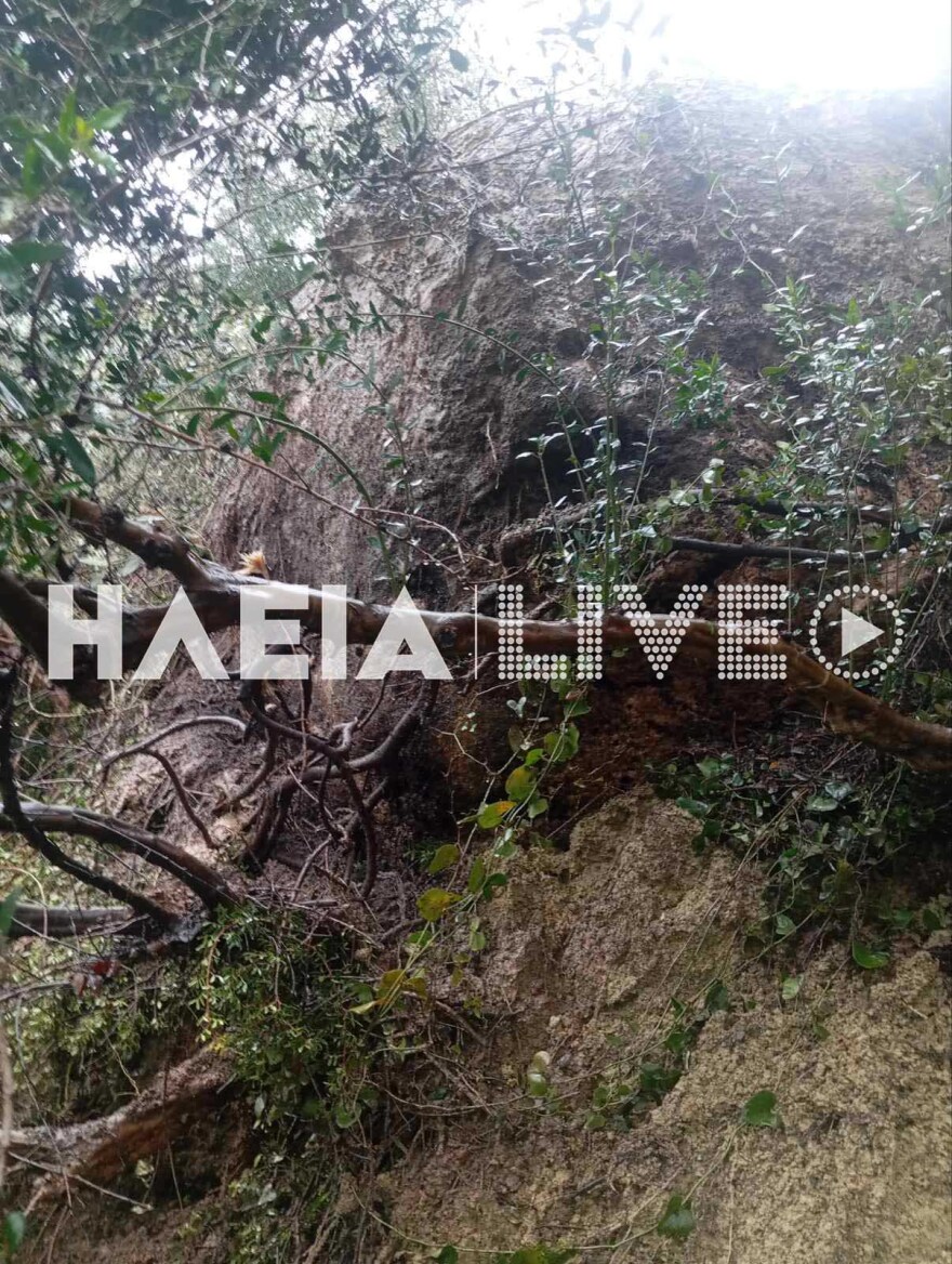 Εκκενώθηκαν δέκα σπίτια στο Κατάκολο μετά από αποκόλληση βράχου,  έσπασαν αναχώματα στον Αλφειό