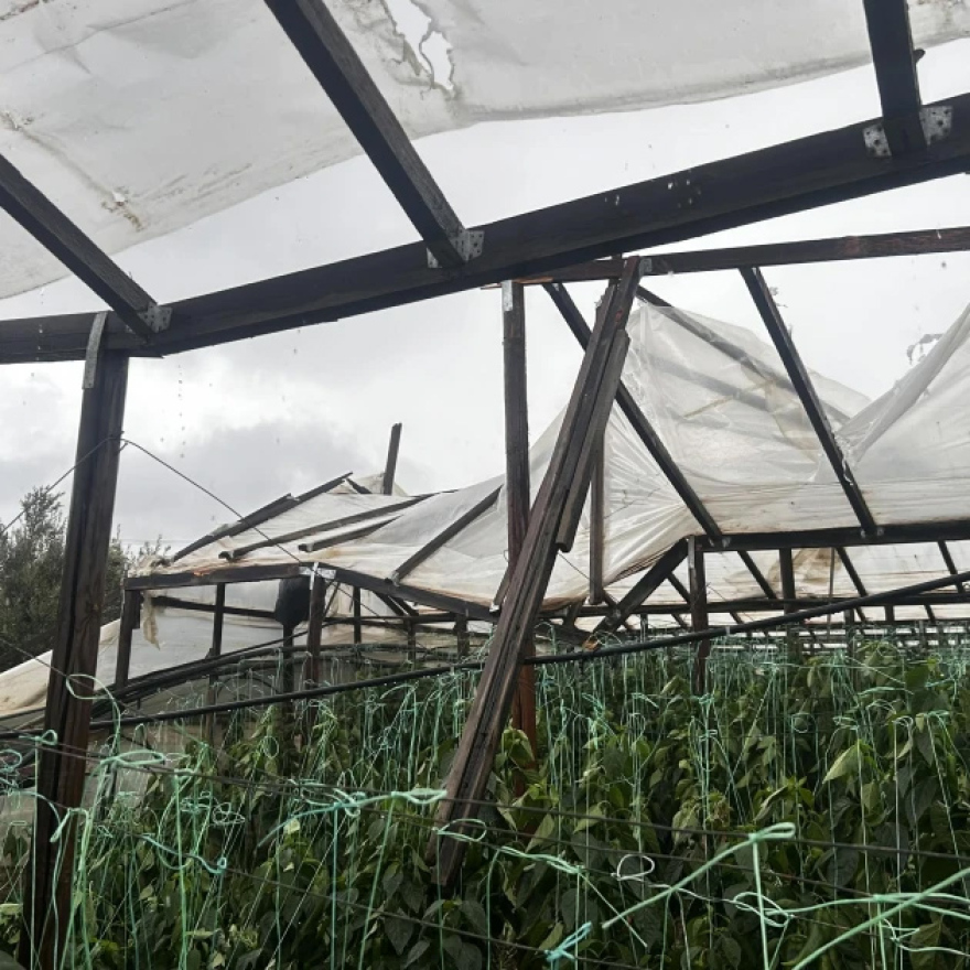 Ανεμοστρόβιλος προκάλεσε σοβαρές ζημιές σε θερμοκήπια και ξενοδοχεία στην Ιεράπετρα, δείτε φωτογραφίες