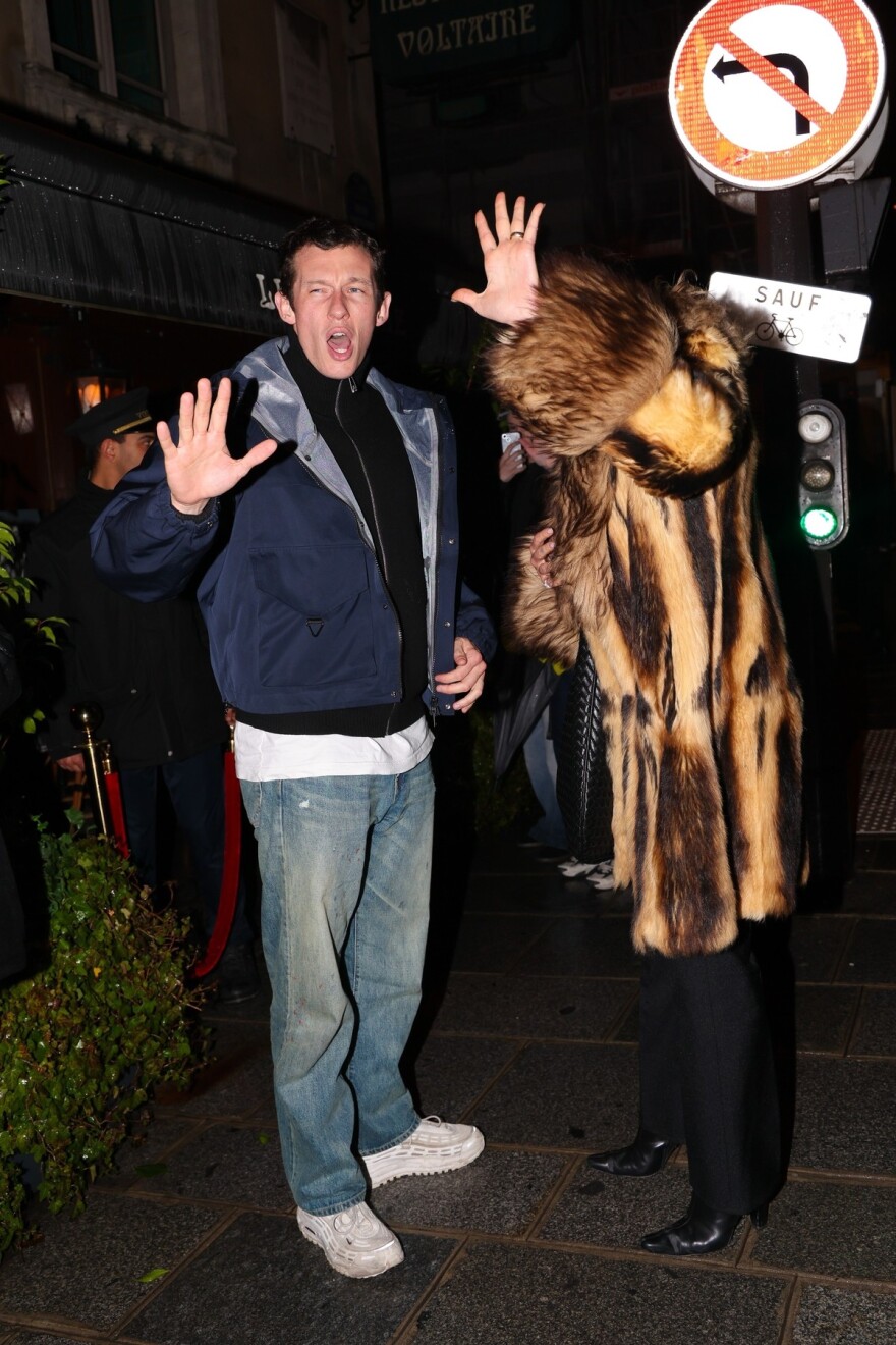 Αφήστε μας ήσυχους: Ενοχλημένοι Ντούα Λίπα και Κάλουμ Τέρνερ με επίμονους παπαράτσι, δείτε βίντεο και φωτογραφίες