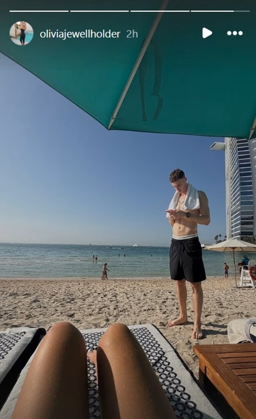 Χλιδάτος Άγιος Βαλεντίνος για τον Κόουλ Πάλμερ στο Ντουμπάι: Δείπνο με Wagyu των 1.000 ευρώ, δώρα Chanel και ηλιοθεραπεία 