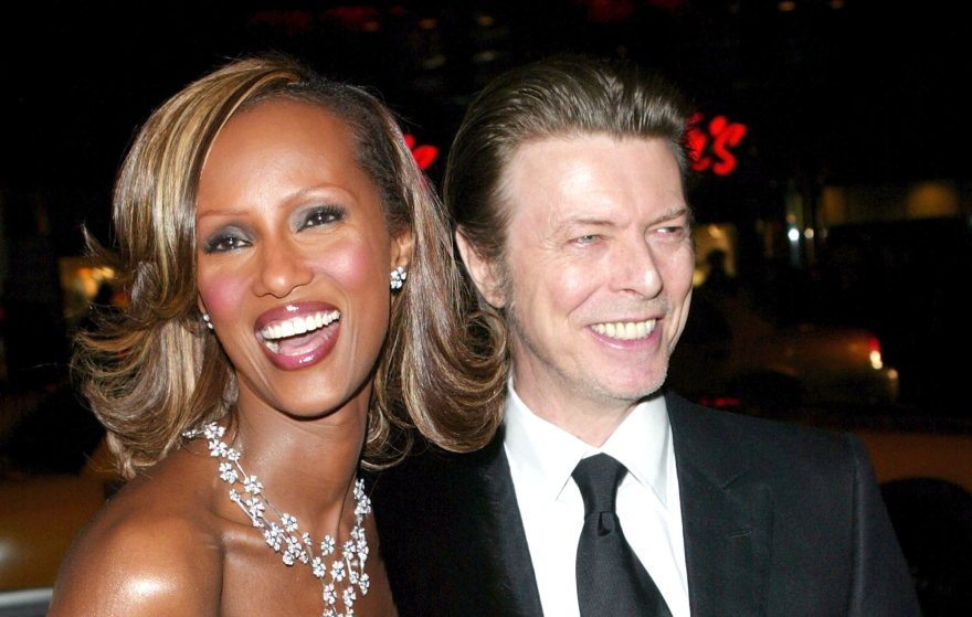 Ο Ντέιβιντ Μπόουι μέσα από τα λόγια του: Aν πιστεύεις πως είσαι «μάτσο» άνδρας, μάλλον δεν αισθάνεσαι και τόσο σίγουρος για τον εαυτό σου