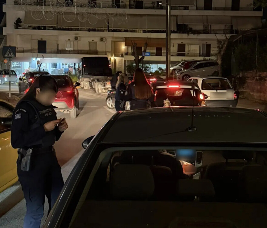 Εξόρμηση της Τροχαίας στο Ίλιον: Αφαιρέθηκαν 8 άδειες κυκλοφορίας και ακινητοποιήθηκαν 14 οχήματα
