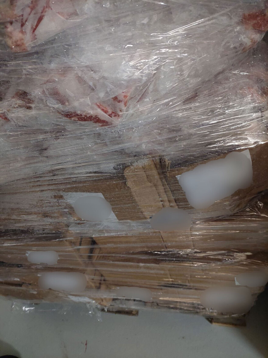 Κατασχέθηκαν 4,8 τόνοι σάπιου κρέατος στο Καπανδρίτι: Παραλίγο να διατεθούν στην αγορά για την Τσικνοπέμπτη