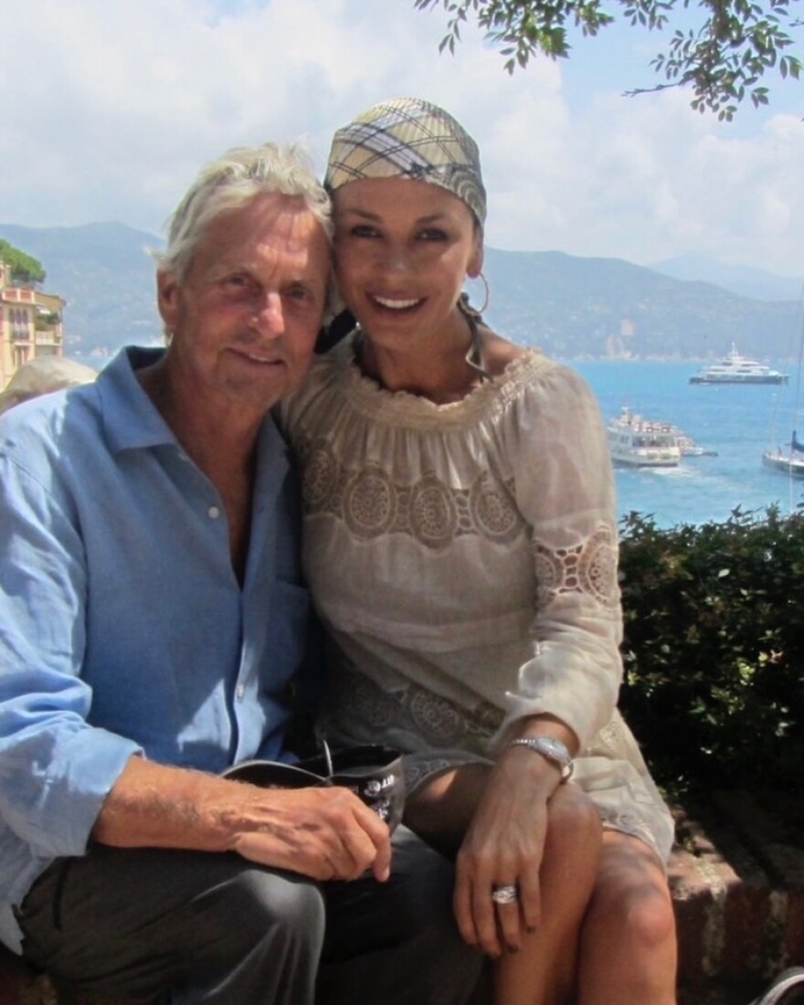 Η Κάθριν Ζέτα Τζόουνς δημοσίευσε φωτογραφίες από τα ταξίδια της με τον Μάικλ Ντάγκλας για την Ημέρα του Αγίου Βαλεντίνου