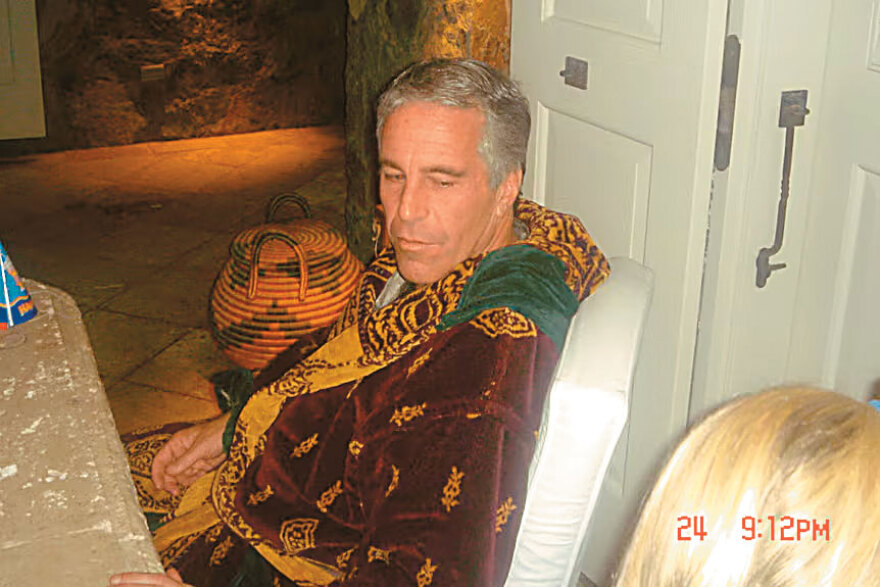 Αρχεία Επστάιν: Δώρα, σεξ και εκβιασμοί σε βασιλικές οικογένειες και τραπεζίτες