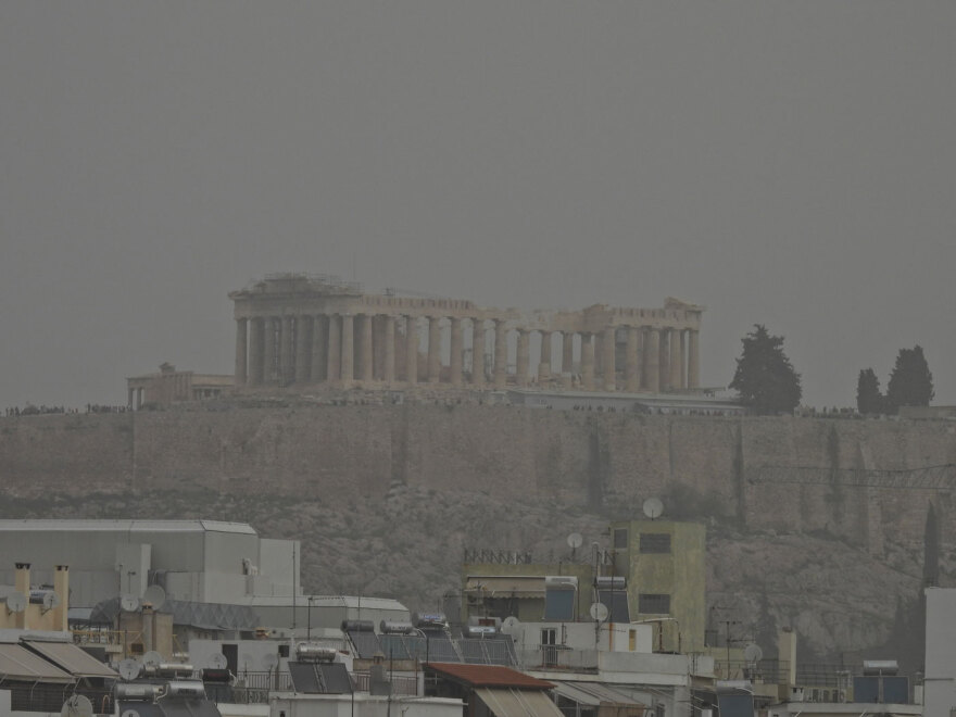 Σαρώνουν την χώρα οι ισχυροί άνεμοι και  η αφρικανική σκόνη: Μεγάλες ζημιές από κατολισθήσεις και πλημμύρες σε Ήπειρο και Πελοπόννησο, δείτε βίντεο