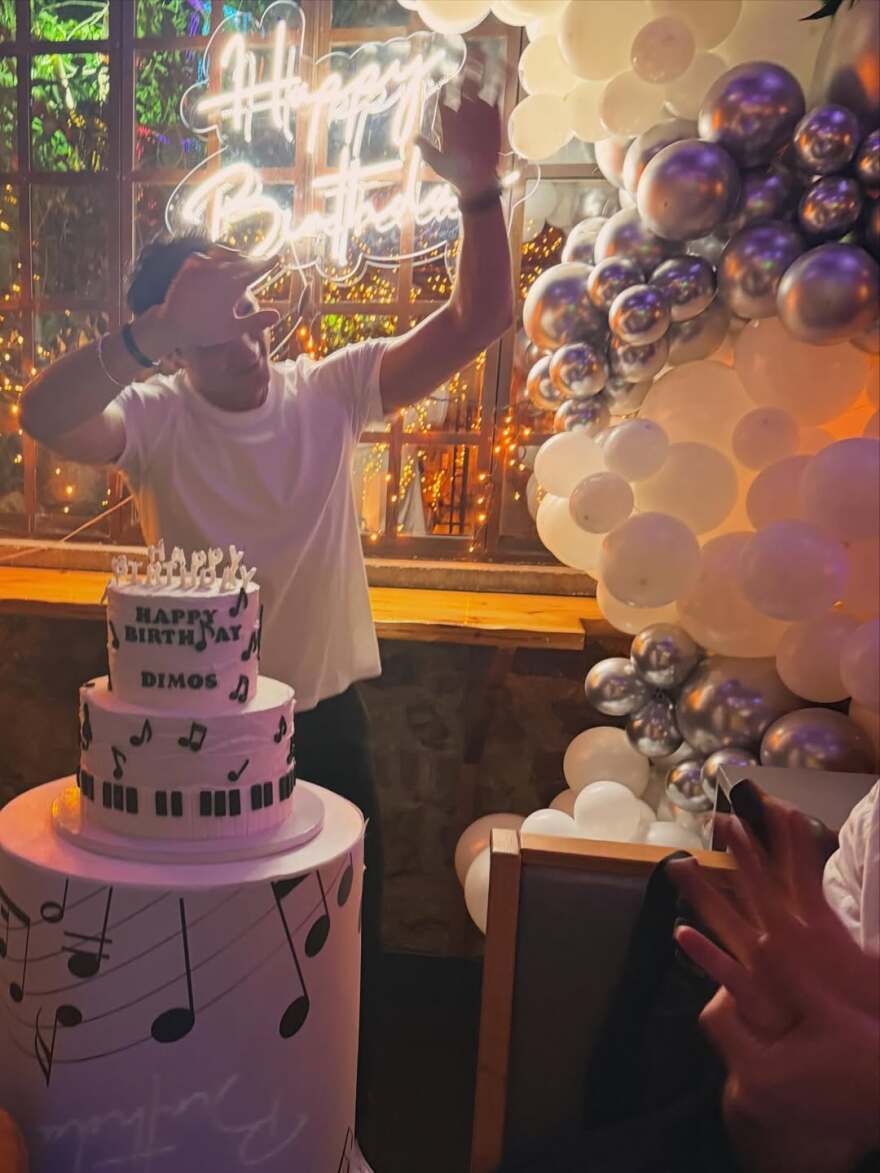 Δήμος Αναστασιάδης: Το πάρτι για τα γενέθλιά του και οι φωτογραφίες με την Τζένη Θεωνά
