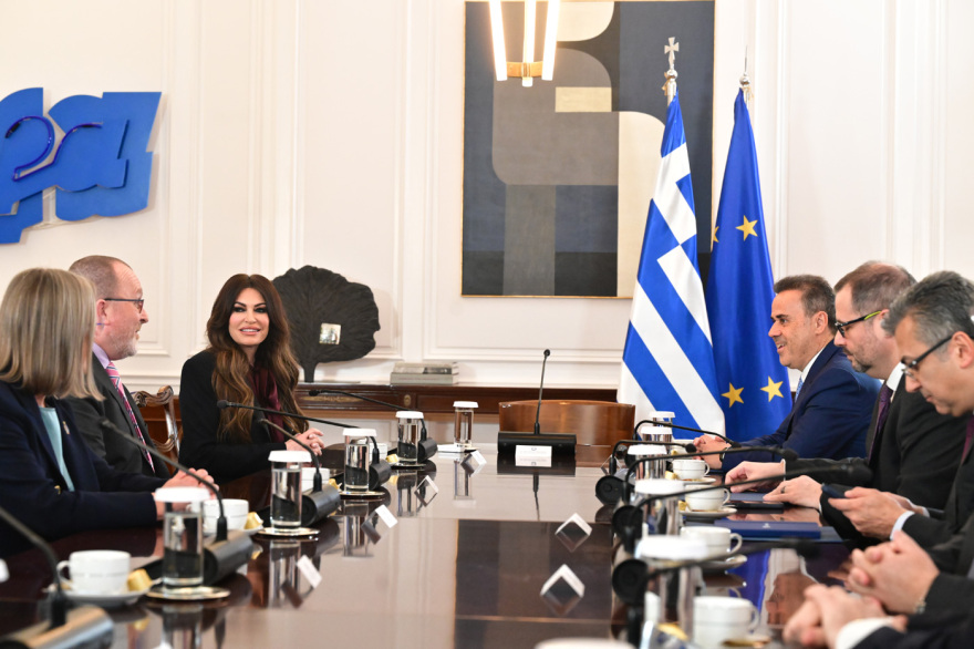 Μπήκαν οι υπογραφές της Ελλάδας με τη Chevron για υδρογονάθρακες σε Κρήτη και Πελοπόννησο παρουσία Μητσοτάκη 
