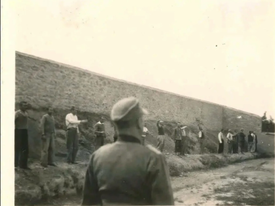 Φωτογραφικά ντοκουμέντα από εκτελέσεις στην Καισαριανή: Εμπειρογνώμονες του ΥΠΠΟ  μεταβαίνουν στο Βέλγιο για έλεγχο και διεκδίκηση

