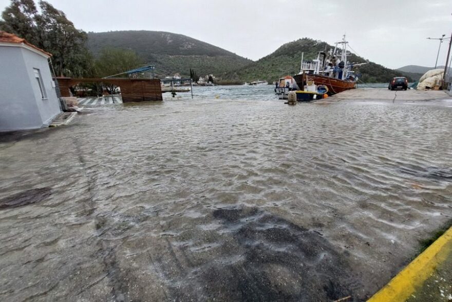 Κακοκαιρία: Ισχυρές βροχές και καταιγίδες σήμερα σε Λέσβο και Χίο - Νέα επιδείνωση του καιρού αύριο