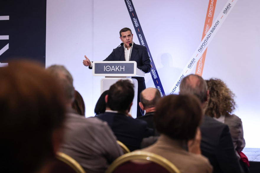 Ο Αλέξης Τσίπρας παρουσίασε το βιβλίο του «Ιθάκη» στη Λάρισα