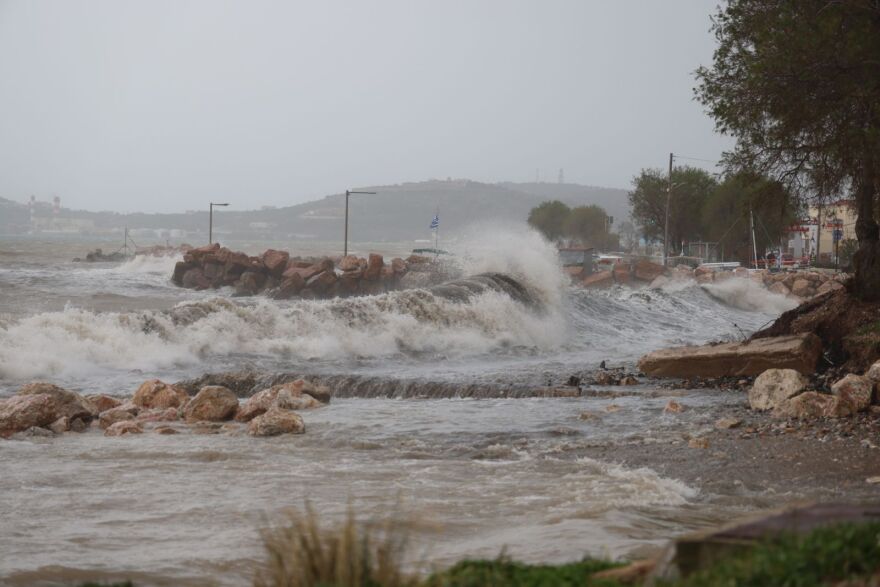Κακοκαιρία: Ισχυρές βροχές και καταιγίδες σήμερα σε Λέσβο και Χίο - Νέα επιδείνωση του καιρού αύριο