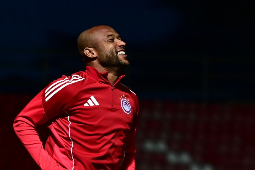 Το νέο look του Ελ Κααμπί: Ξύρισε το κεφάλι του ο Μαροκινός φορ του Ολυμπιακού, φωτογραφίες