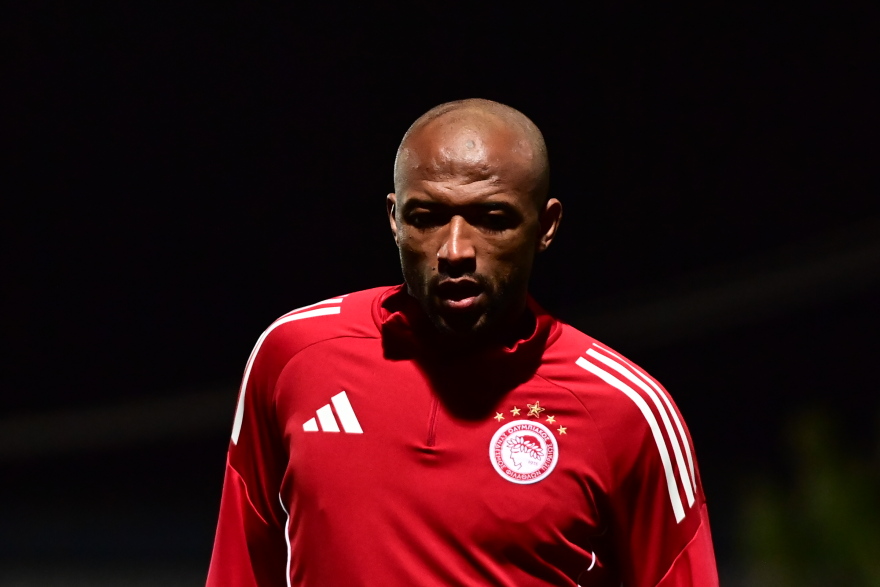 Το νέο look του Ελ Κααμπί: Ξύρισε το κεφάλι του ο Μαροκινός φορ του Ολυμπιακού, φωτογραφίες