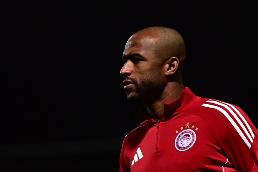 Το νέο look του Ελ Κααμπί: Ξύρισε το κεφάλι του ο Μαροκινός φορ του Ολυμπιακού, φωτογραφίες