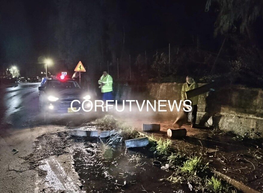 Θυελλώδεις άνεμοι 11 μποφόρ σαρώνουν την Κέρκυρα: Σημειώθηκαν ριπές 110 χλμ/ώρα, έπεσαν δέντρα